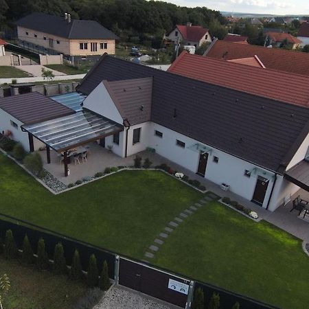 شقة Oelyv Fertőrákos المظهر الخارجي الصورة