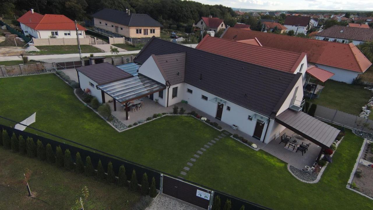 شقة Oelyv Fertőrákos المظهر الخارجي الصورة
